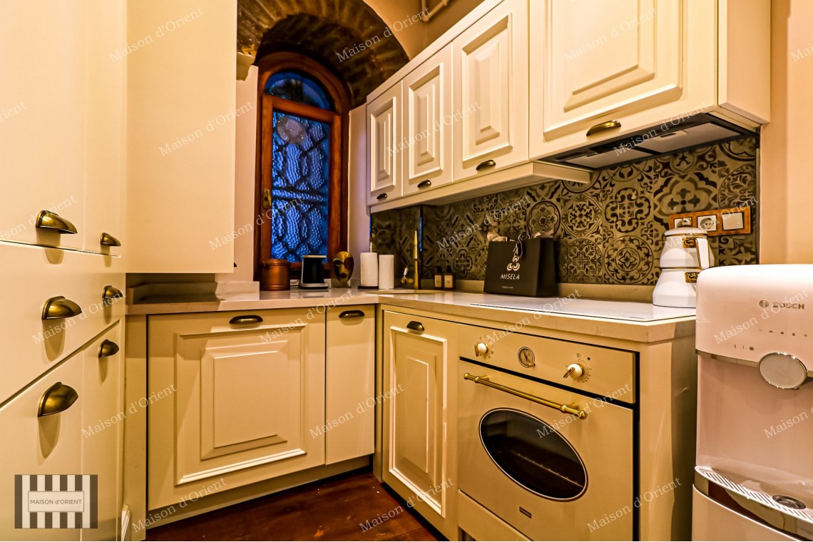 Studio Office for Rent in Historical Building Near Tunnel Square