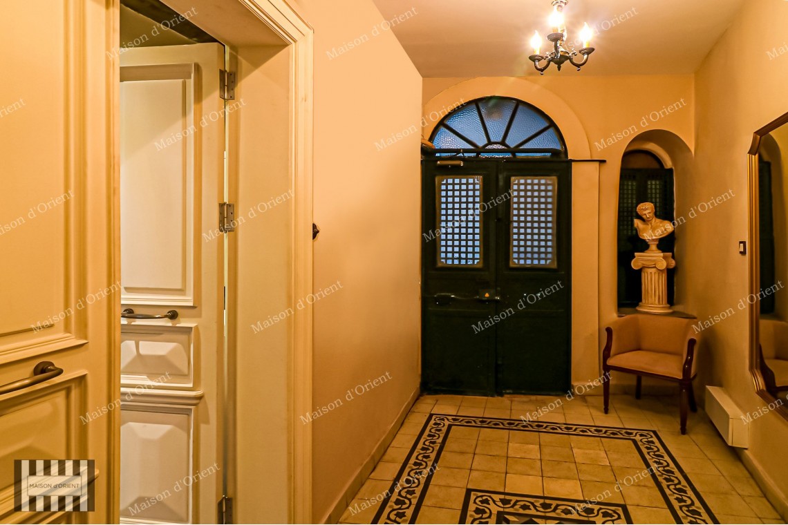 Studio Office for Rent in Historical Building Near Tunnel Square