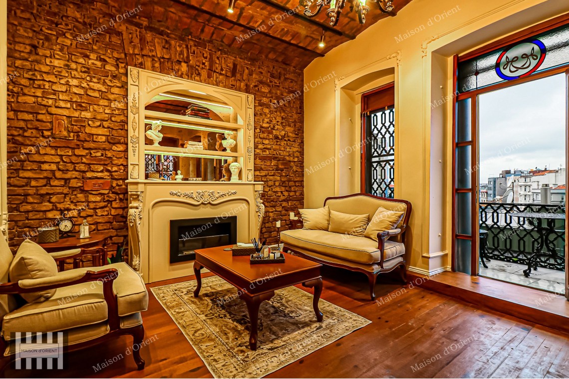 Studio Office for Rent in Historical Building Near Tunnel Square