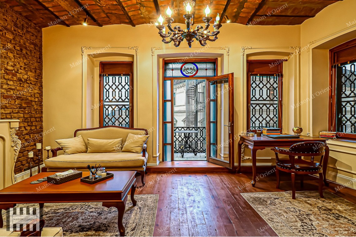 Studio Office for Rent in Historical Building Near Tunnel Square