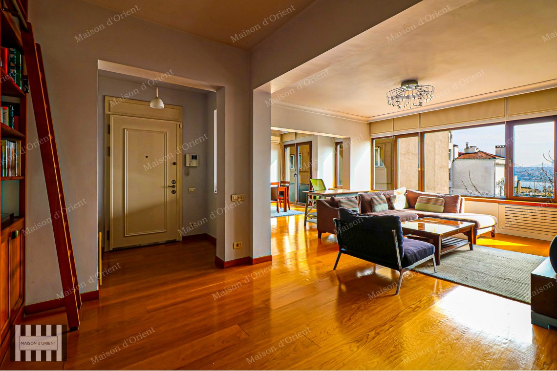 2+1 Flat for Sale with Bosphorus View in Boğaziçi Building, Gümüşsuyu