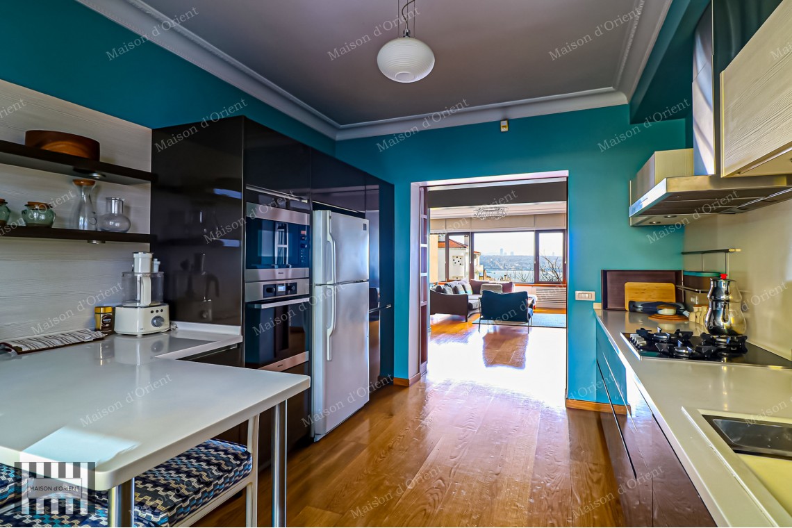 2+1 Flat for Sale with Bosphorus View in Boğaziçi Building, Gümüşsuyu