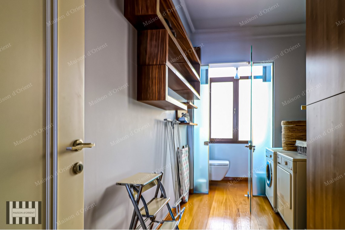 2+1 Flat for Sale with Bosphorus View in Boğaziçi Building, Gümüşsuyu