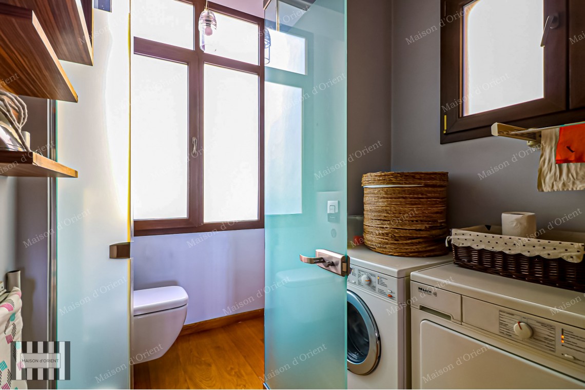 2+1 Flat for Sale with Bosphorus View in Boğaziçi Building, Gümüşsuyu