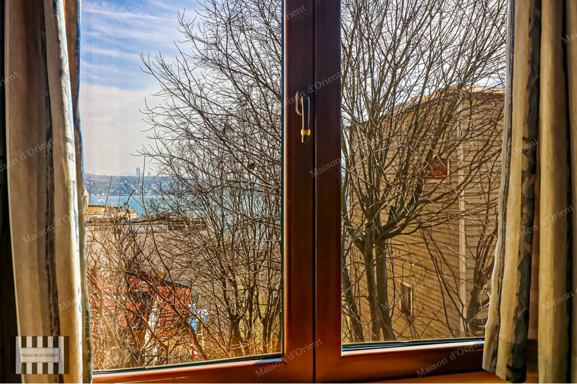 2+1 Flat for Sale with Bosphorus View in Boğaziçi Building, Gümüşsuyu