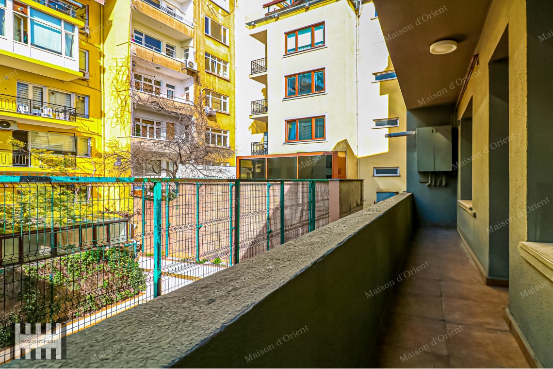 2+1 Flat for Sale with Bosphorus View in Boğaziçi Building, Gümüşsuyu