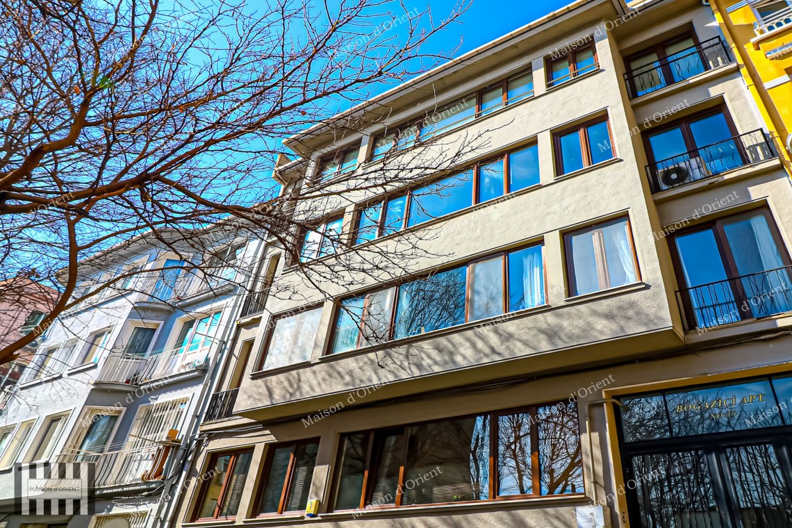 2+1 Flat for Sale with Bosphorus View in Boğaziçi Building, Gümüşsuyu