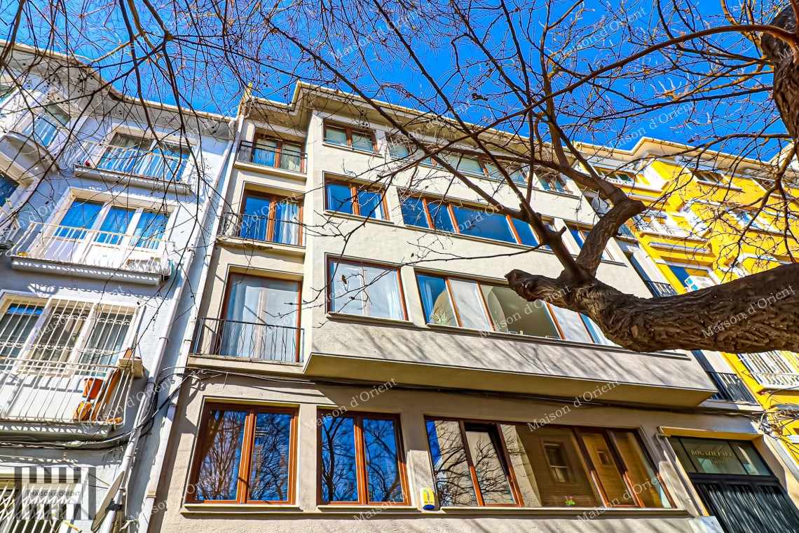 2+1 Flat for Sale with Bosphorus View in Boğaziçi Building, Gümüşsuyu