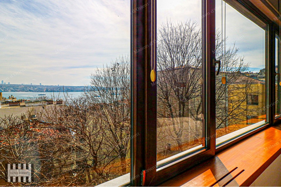 2+1 Flat for Sale with Bosphorus View in Boğaziçi Building, Gümüşsuyu