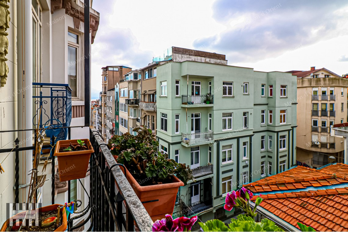 3+1 Flat for Sale with View in Historical Nar Building, Cihangir