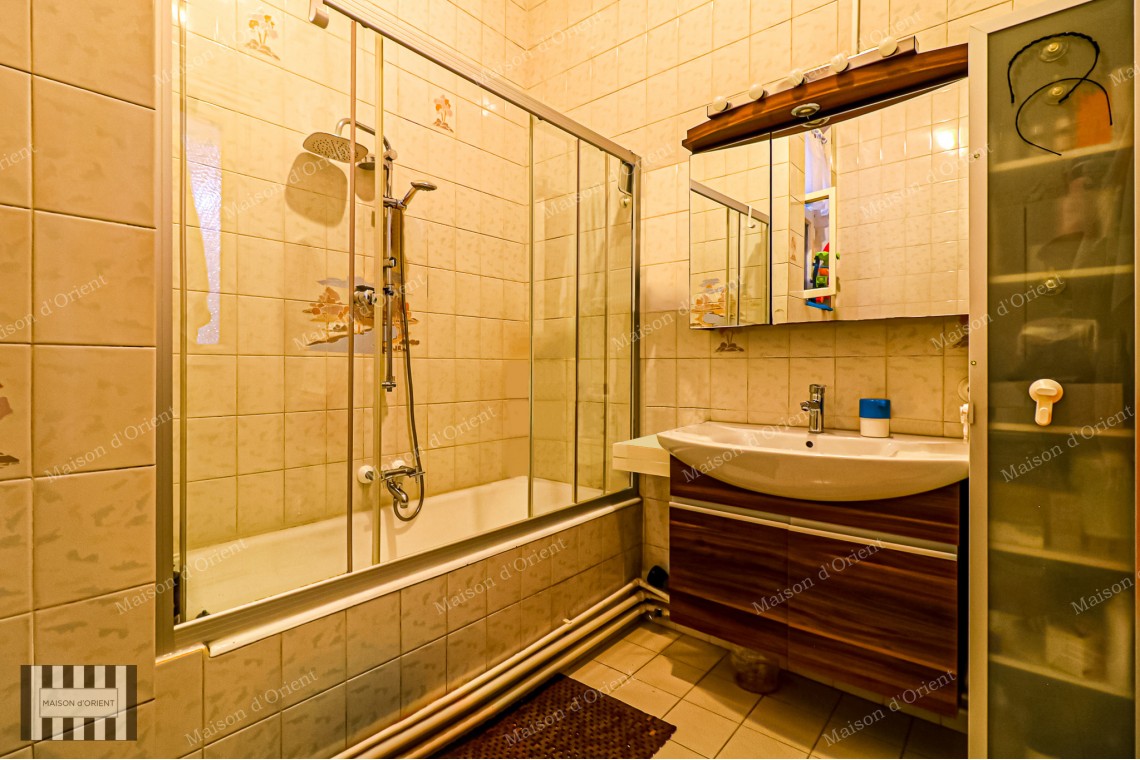 3+1 Flat for Sale with View in Historical Nar Building, Cihangir