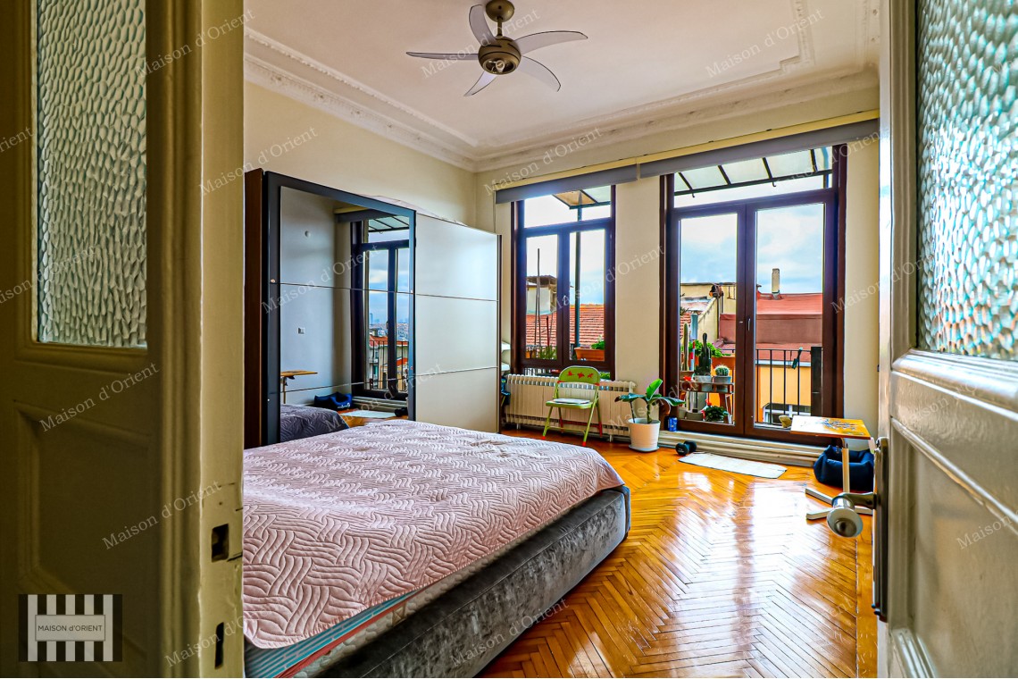 3+1 Flat for Sale with View in Historical Nar Building, Cihangir