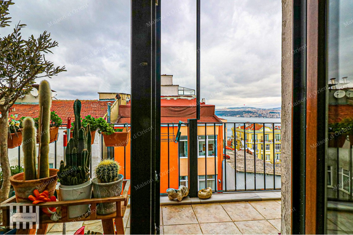 3+1 Flat for Sale with View in Historical Nar Building, Cihangir