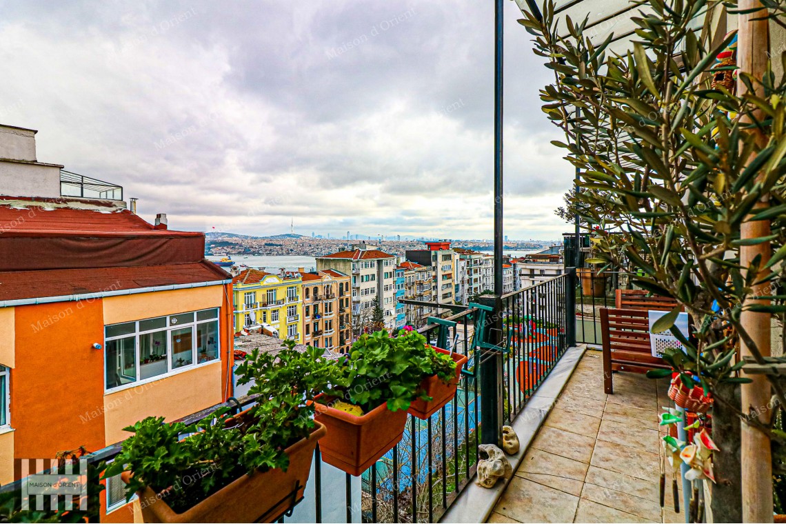 3+1 Flat for Sale with View in Historical Nar Building, Cihangir