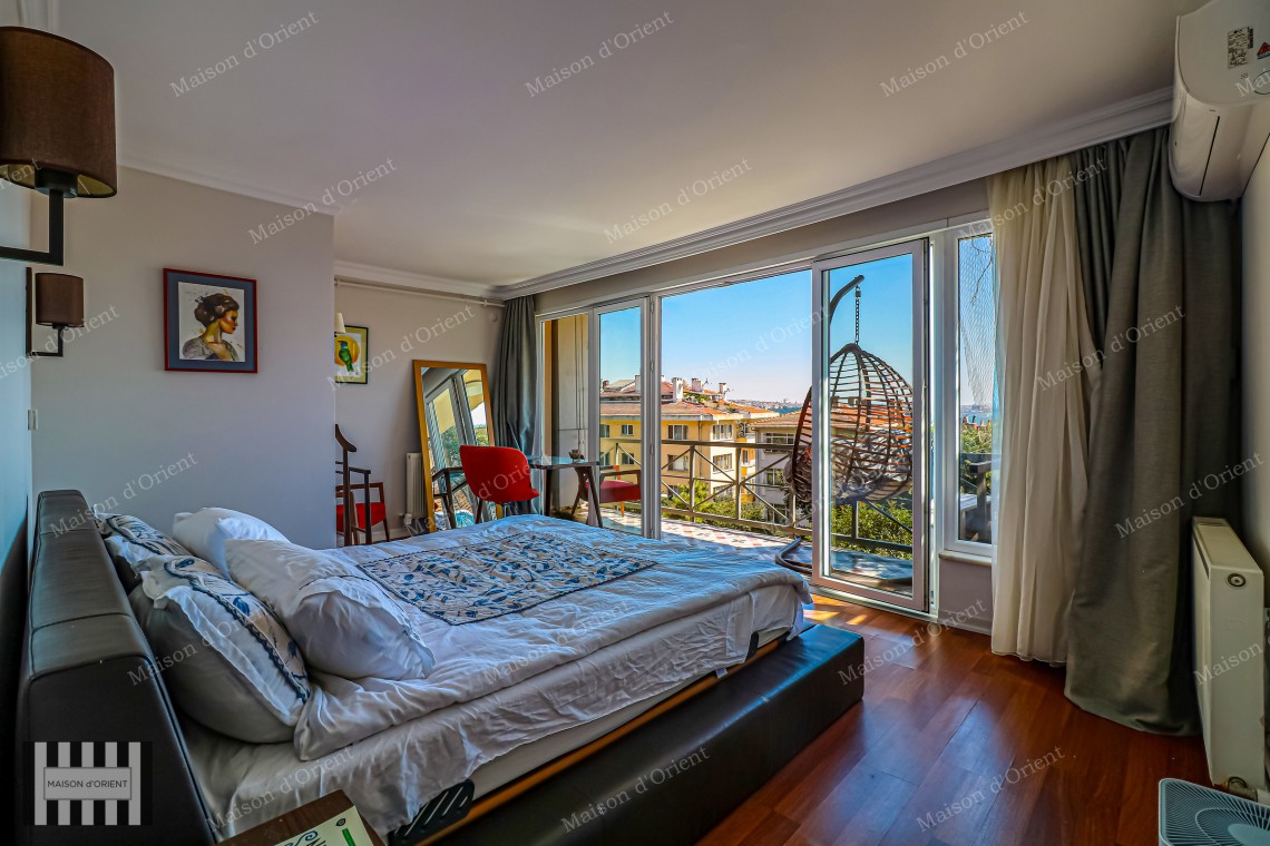 5+1 Flat for Sale with Balcony and View in Cihangir