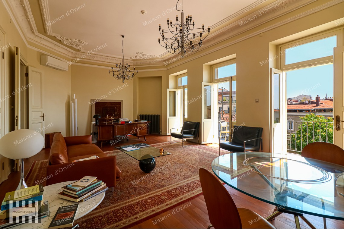 1+1 Flat for Rent with Terrace in Maanaa Building, Galatasaray