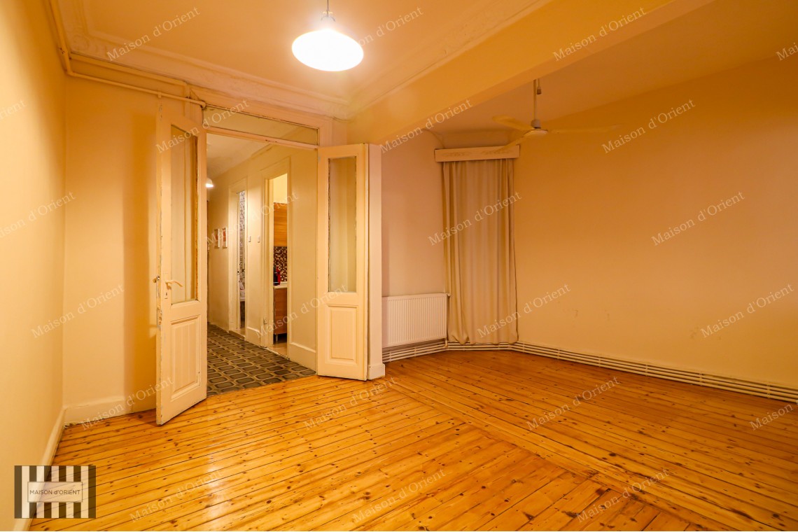 2+1 Rental Flat in Historical Toptaş Building, Pera