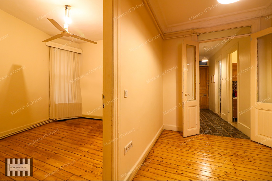 2+1 Rental Flat in Historical Toptaş Building, Pera