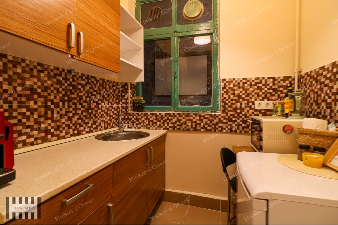 2+1 Rental Flat in Historical Toptaş Building, Pera