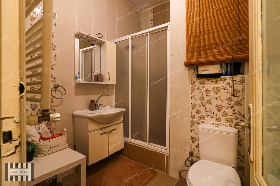 2+1 Rental Flat in Historical Toptaş Building, Pera