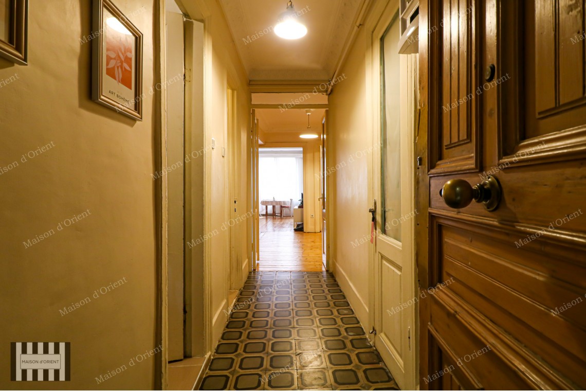 2+1 Rental Flat in Historical Toptaş Building, Pera