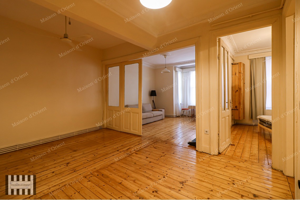 2+1 Rental Flat in Historical Toptaş Building, Pera