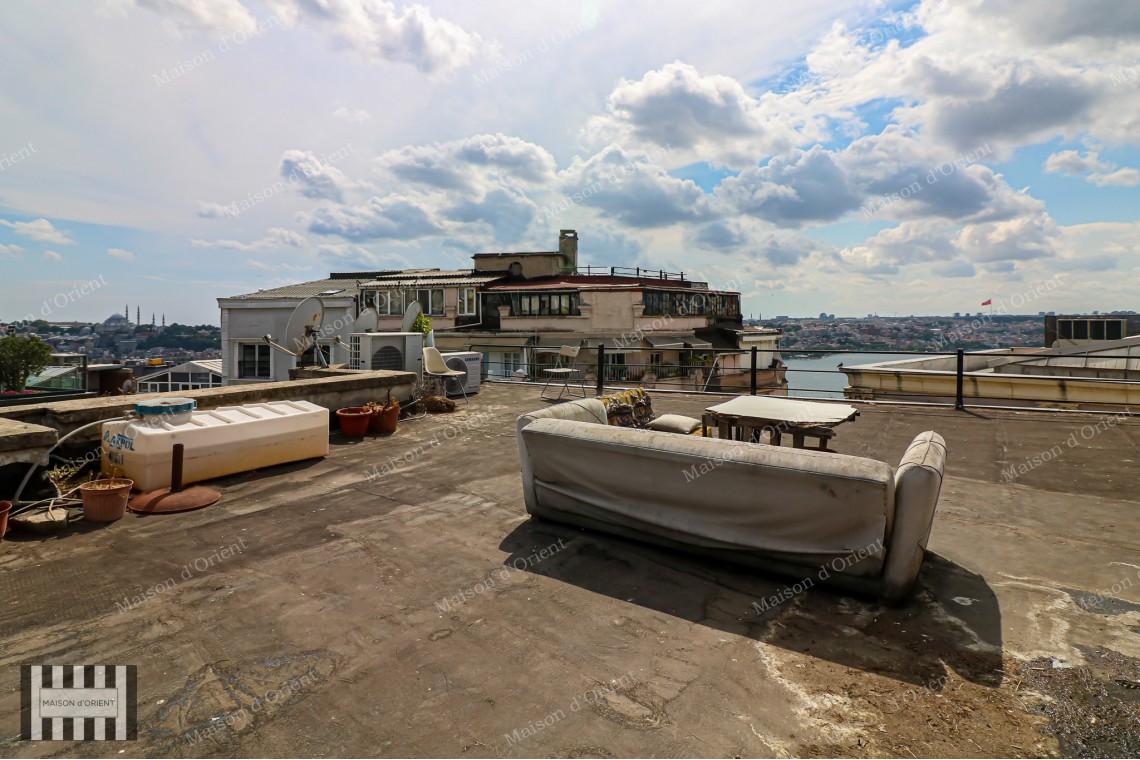 2+1 Rental Flat in Historical Toptaş Building, Pera