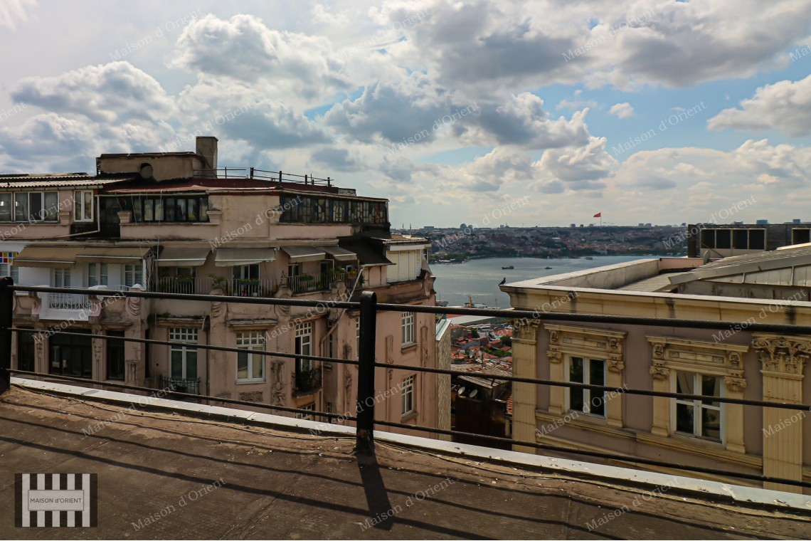 2+1 Rental Flat in Historical Toptaş Building, Pera