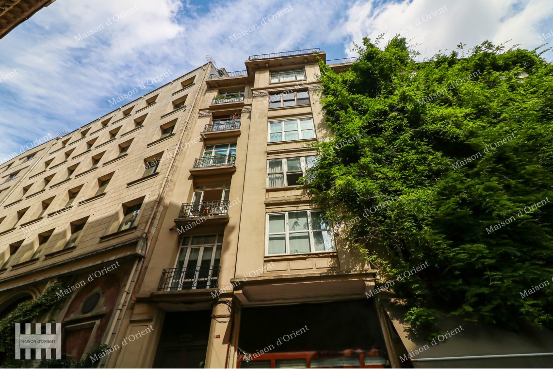 2+1 Rental Flat in Historical Toptaş Building, Pera
