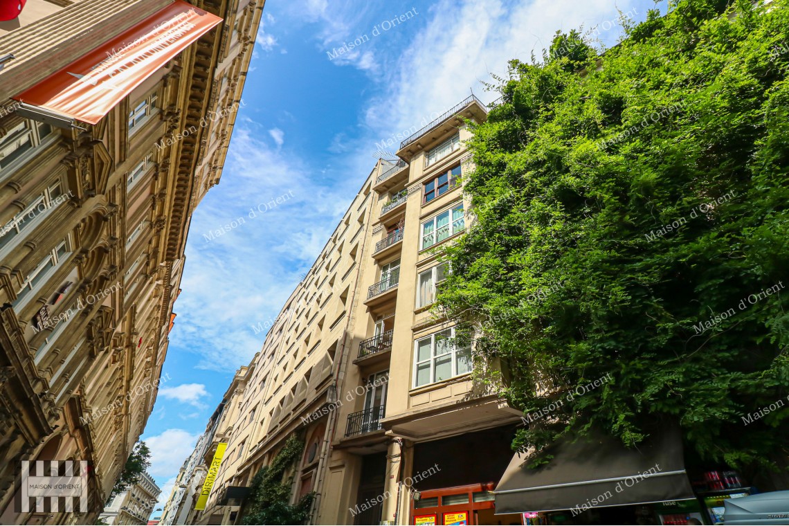 2+1 Rental Flat in Historical Toptaş Building, Pera
