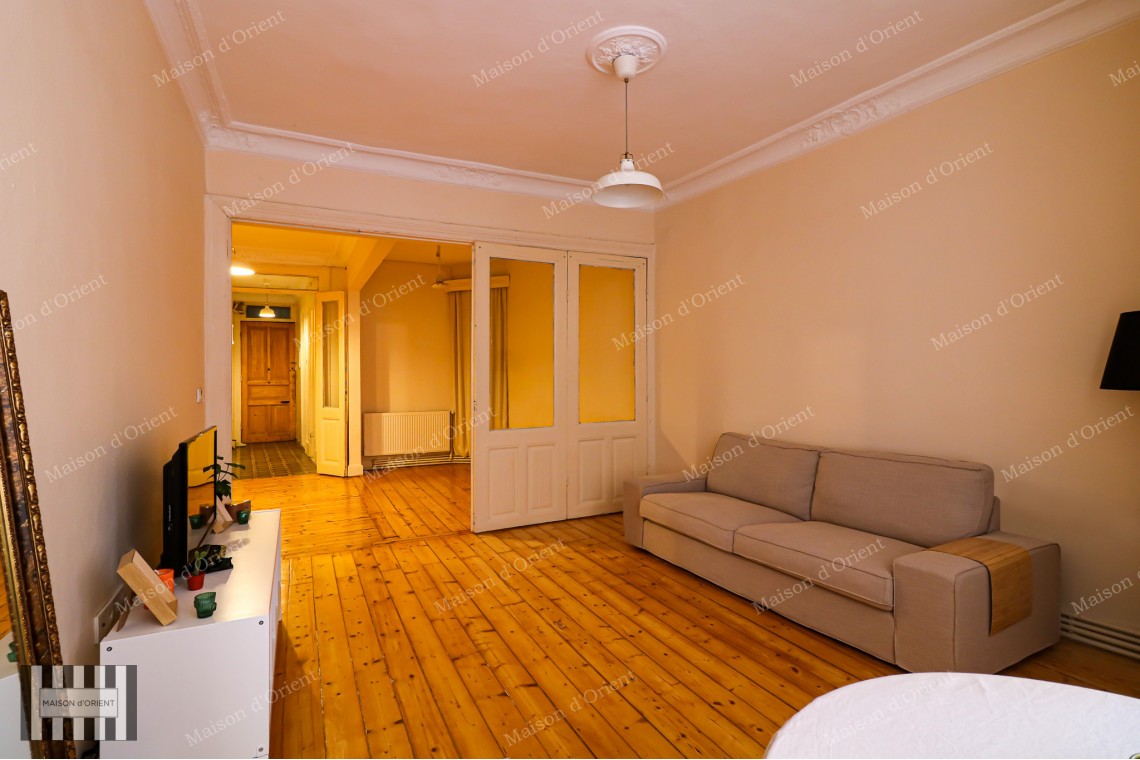 2+1 Rental Flat in Historical Toptaş Building, Pera