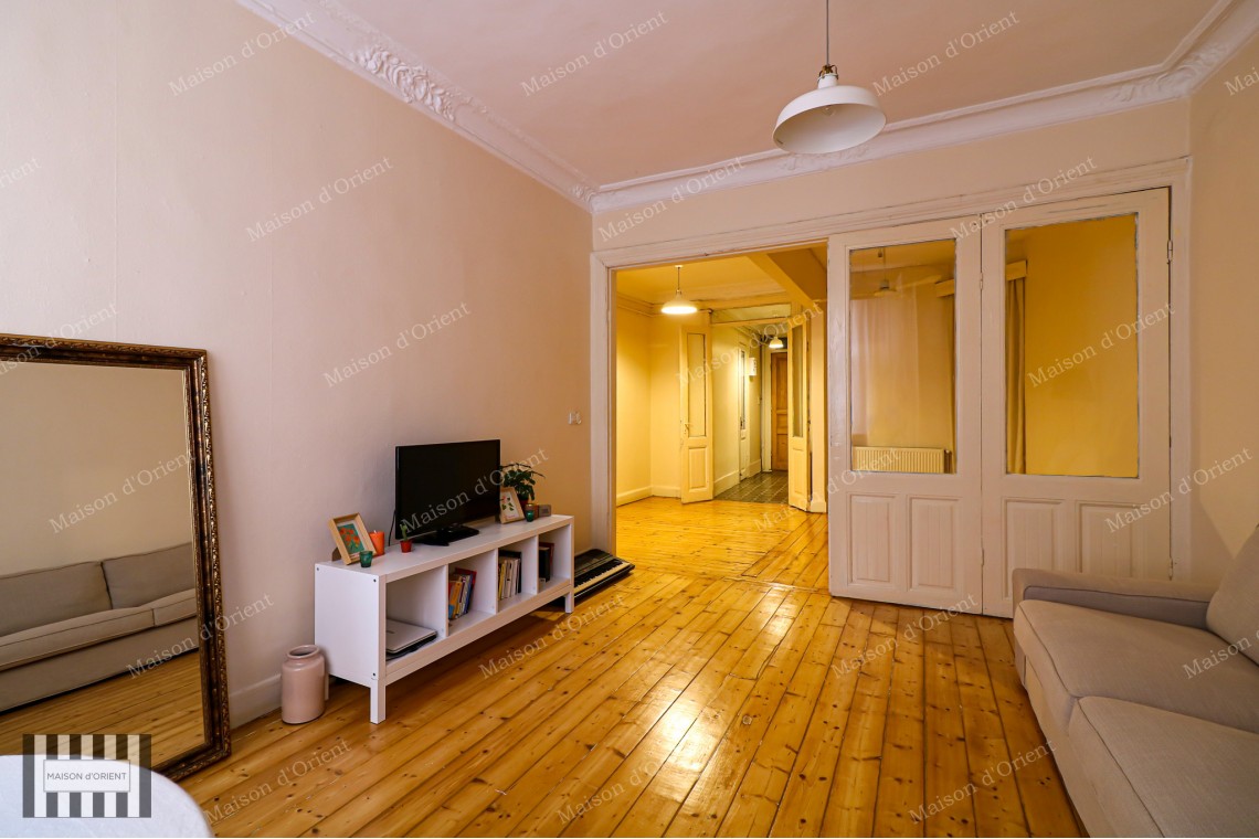 2+1 Rental Flat in Historical Toptaş Building, Pera