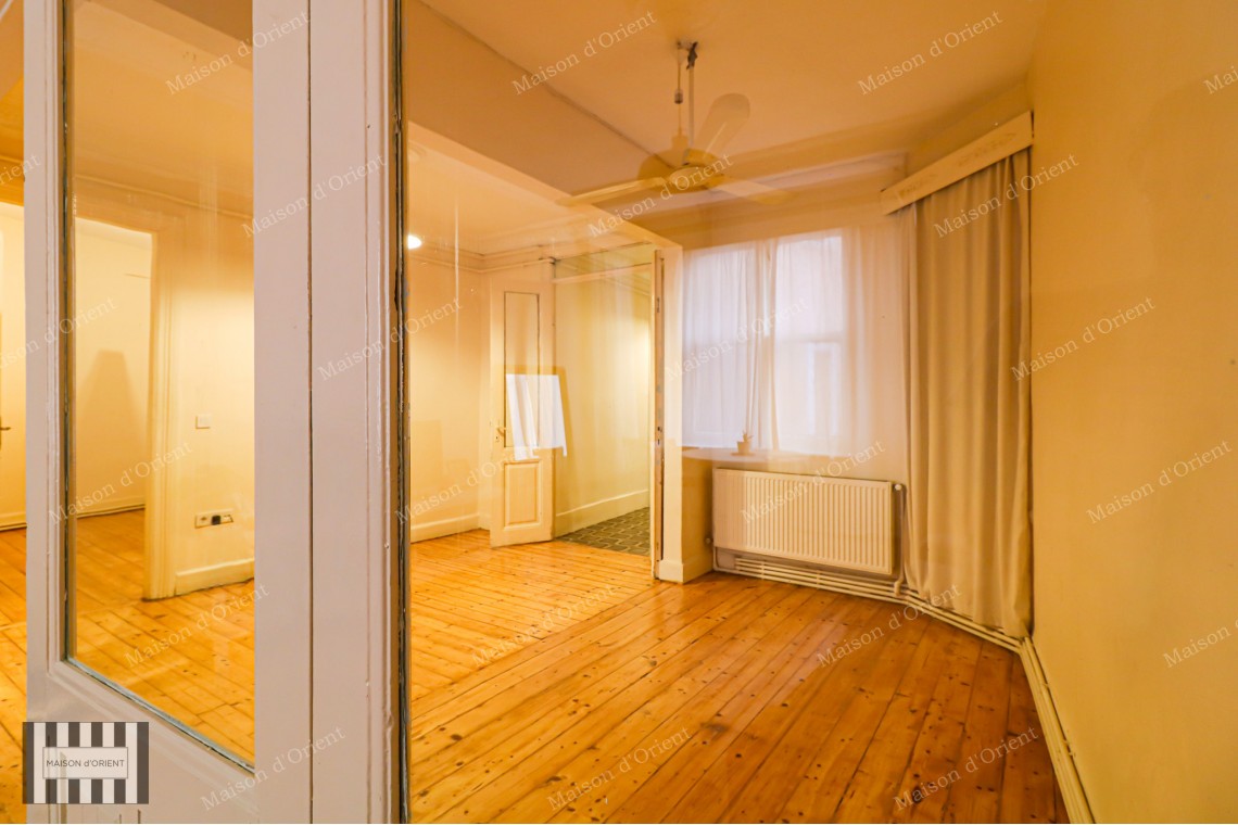 2+1 Rental Flat in Historical Toptaş Building, Pera