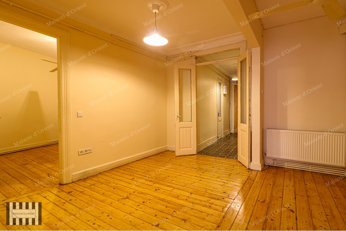 2+1 Rental Flat in Historical Toptaş Building, Pera