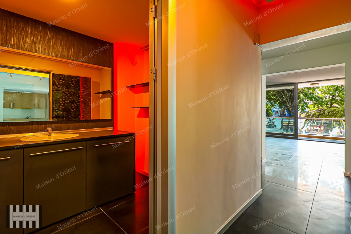 3+1 Rental Waterside Apartment with Bosphorus View in Kuruçeşme 