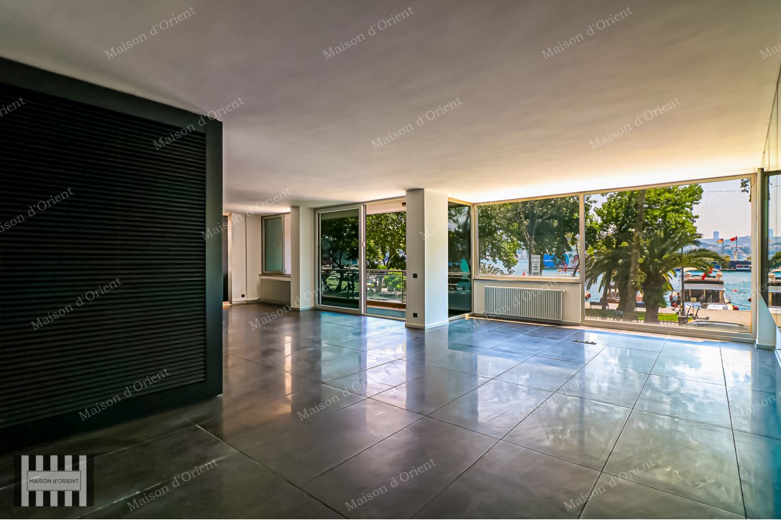 3+1 Rental Waterside Apartment with Bosphorus View in Kuruçeşme 