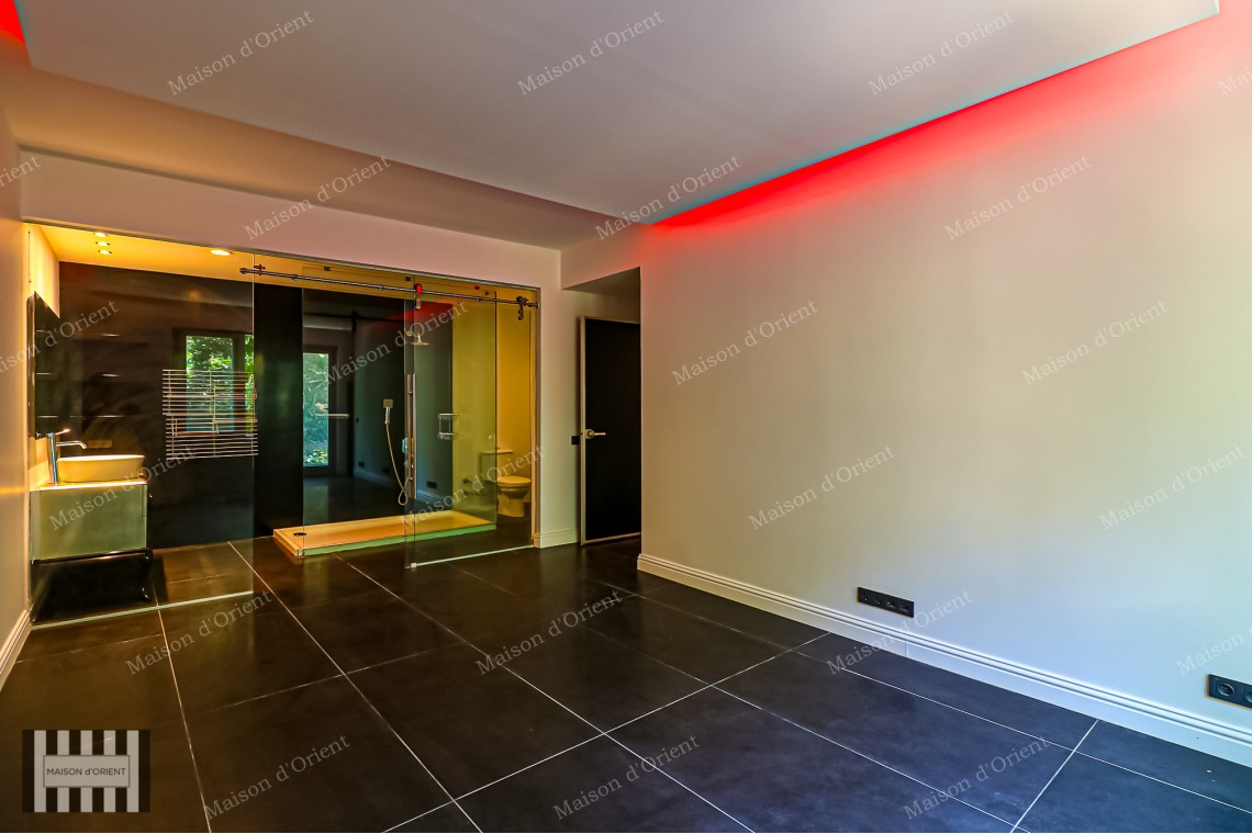3+1 Rental Waterside Apartment with Bosphorus View in Kuruçeşme 