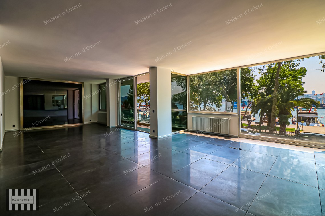 3+1 Rental Waterside Apartment with Bosphorus View in Kuruçeşme 