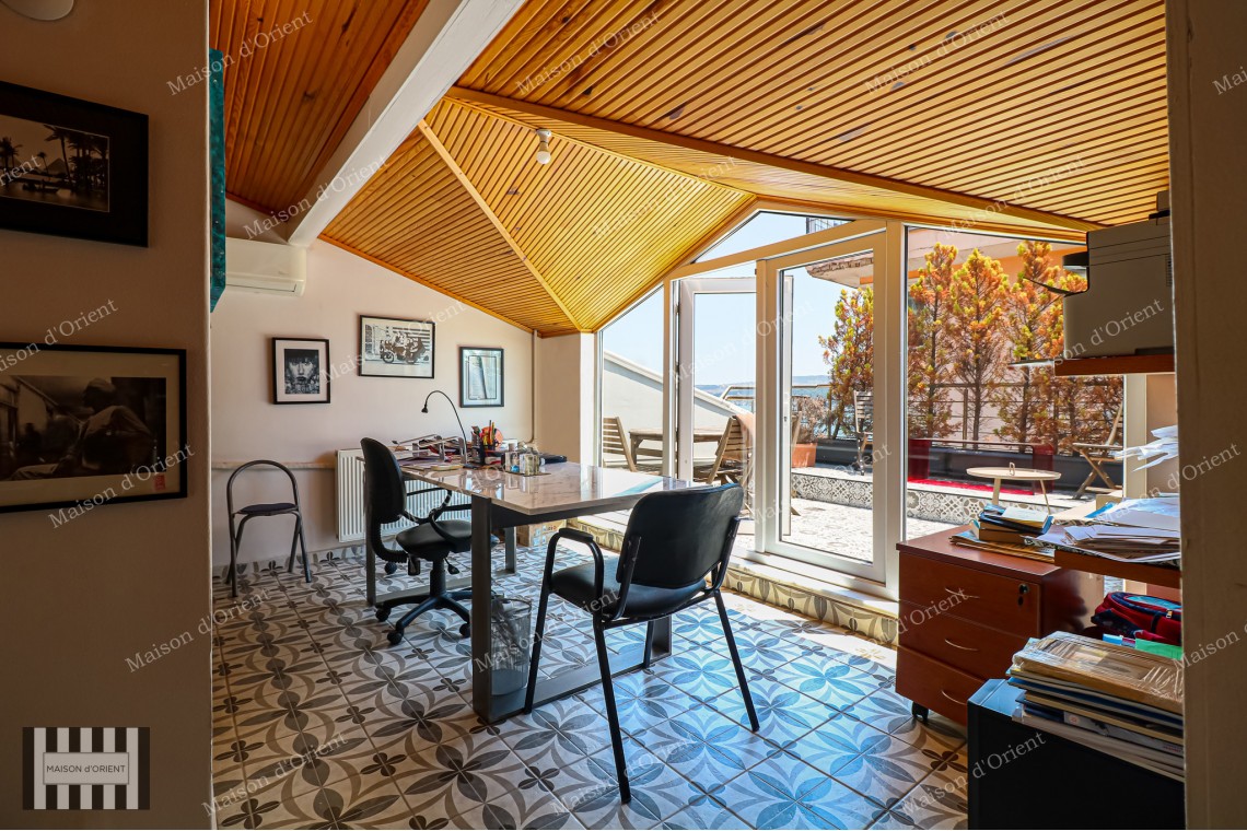 5+1 Flat for Sale with Terrace and Bosphorus View in Gümüşsuyu