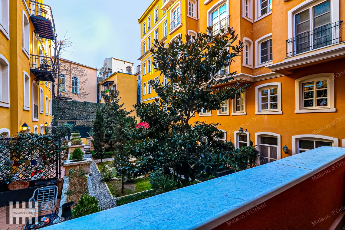 Tomtom Gardens'da Bahçe Manzaralı Eşyalı Kiralık 1+1 Daire