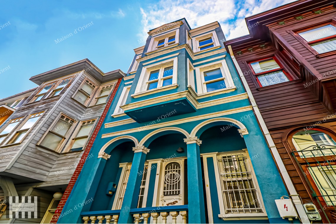 Büyükdere'de Satılık 4 Katlı Tarihi Müstakil Ev