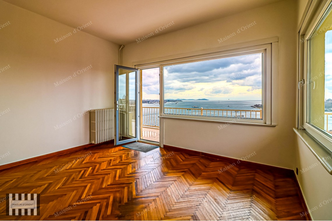 5+1 Rental Flat with Balcony and Panoramic View in Cihangir