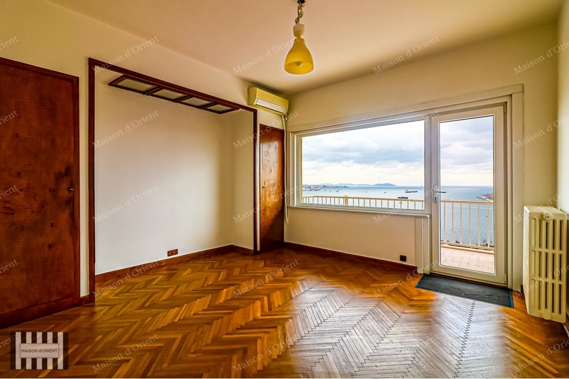 5+1 Rental Flat with Balcony and Panoramic View in Cihangir