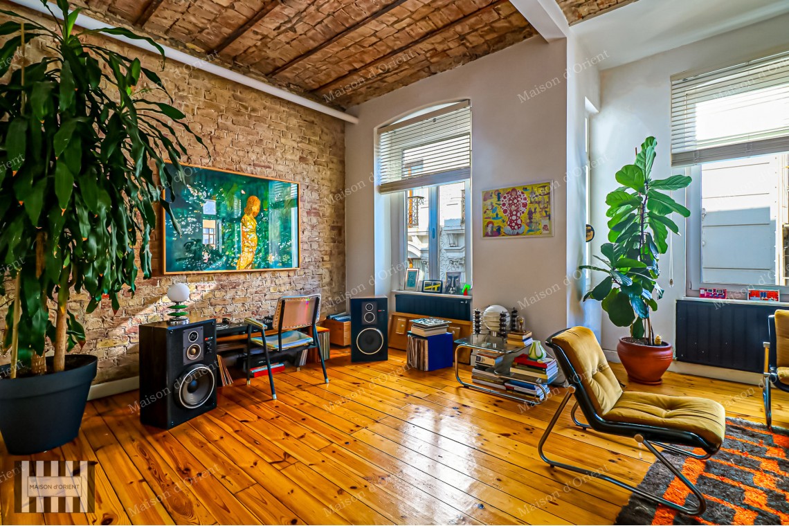 2+1 Flat for Sale with Airbnb License in Historical Mavrogordato Building