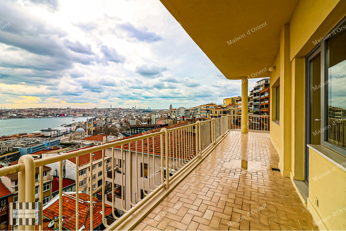 5+1 Rental Flat with Balcony and Panoramic View in Cihangir