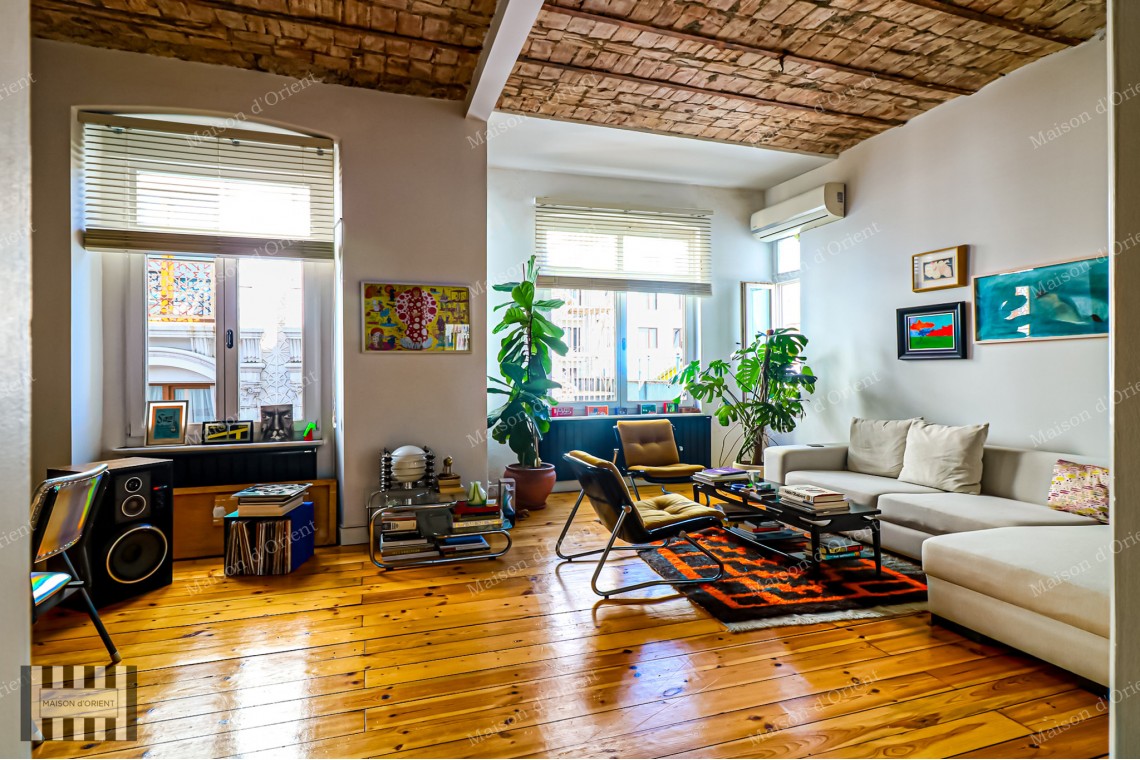 2+1 Flat for Sale with Airbnb License in Historical Mavrogordato Building