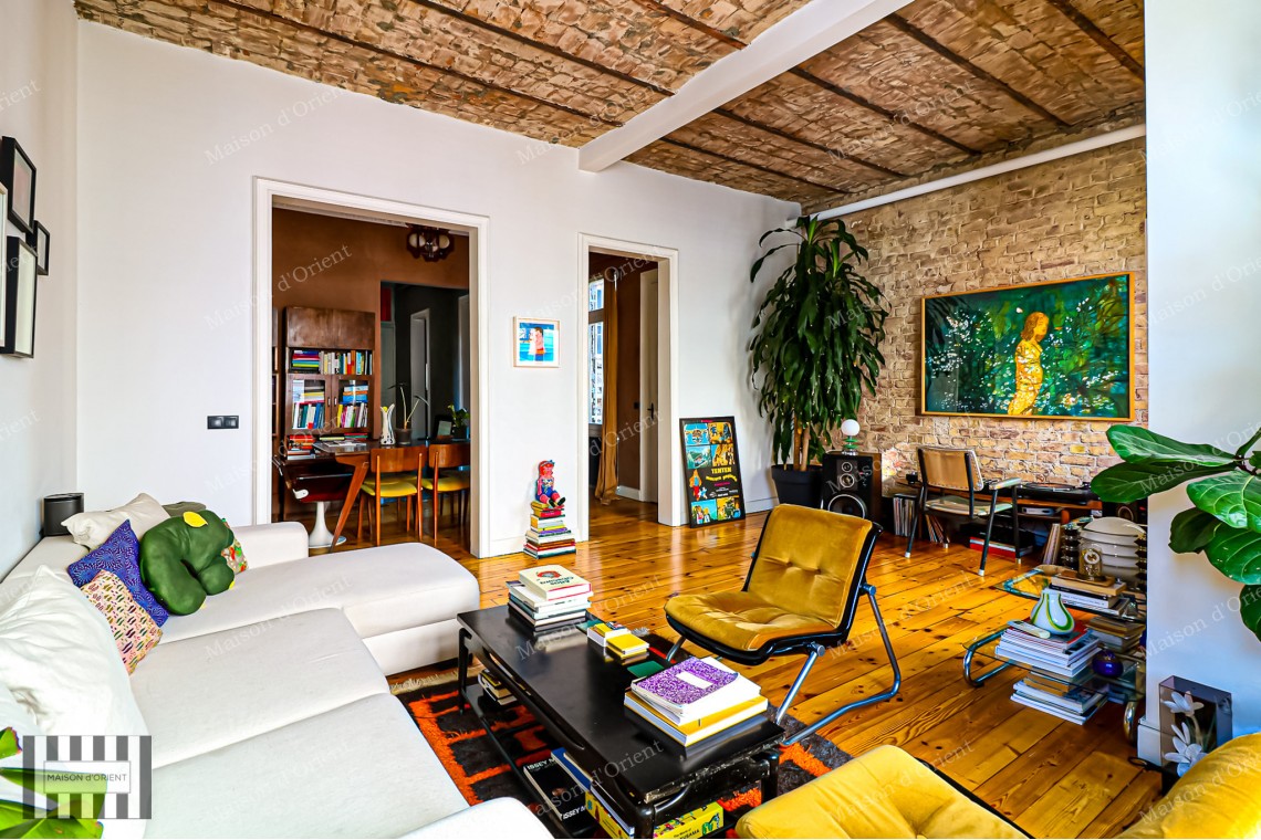 2+1 Flat for Sale with Airbnb License in Historical Mavrogordato Building