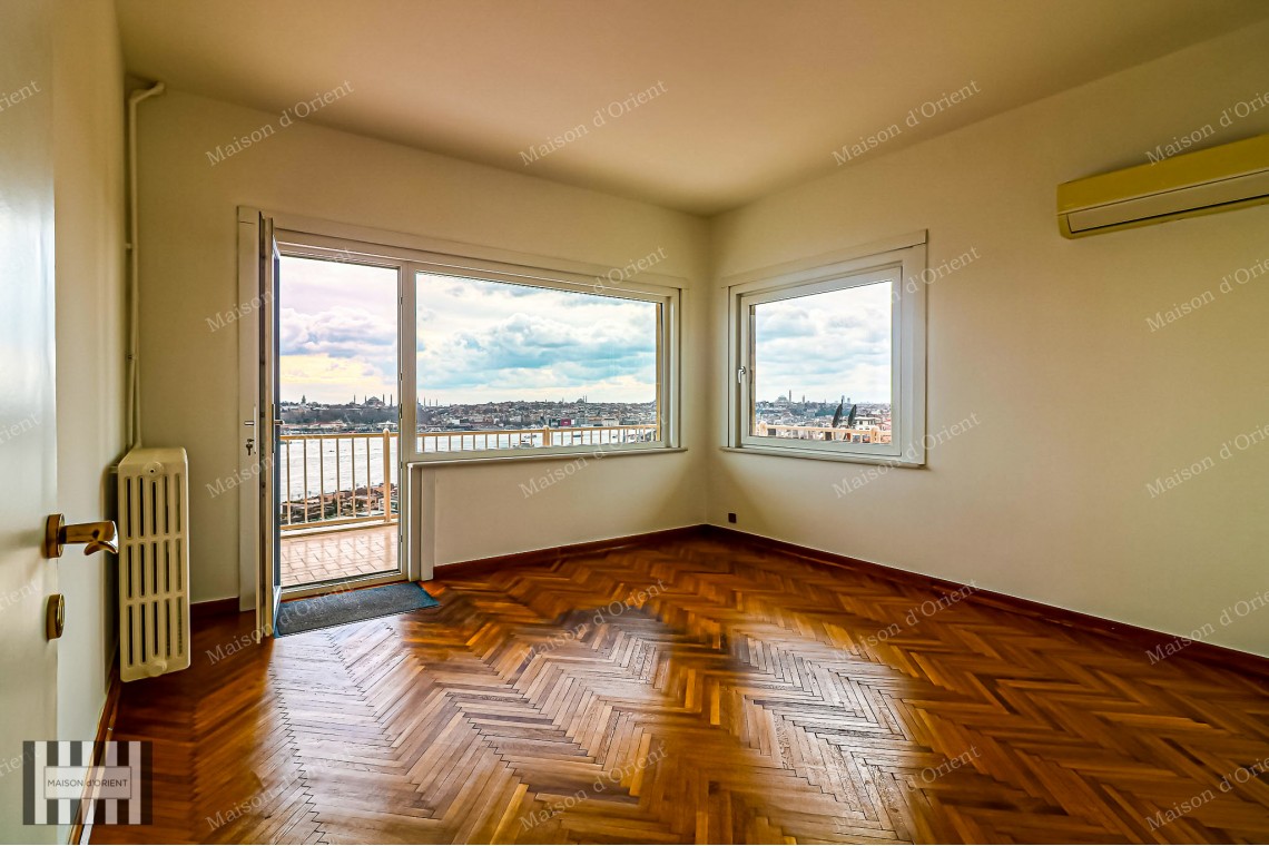 5+1 Rental Flat with Balcony and Panoramic View in Cihangir