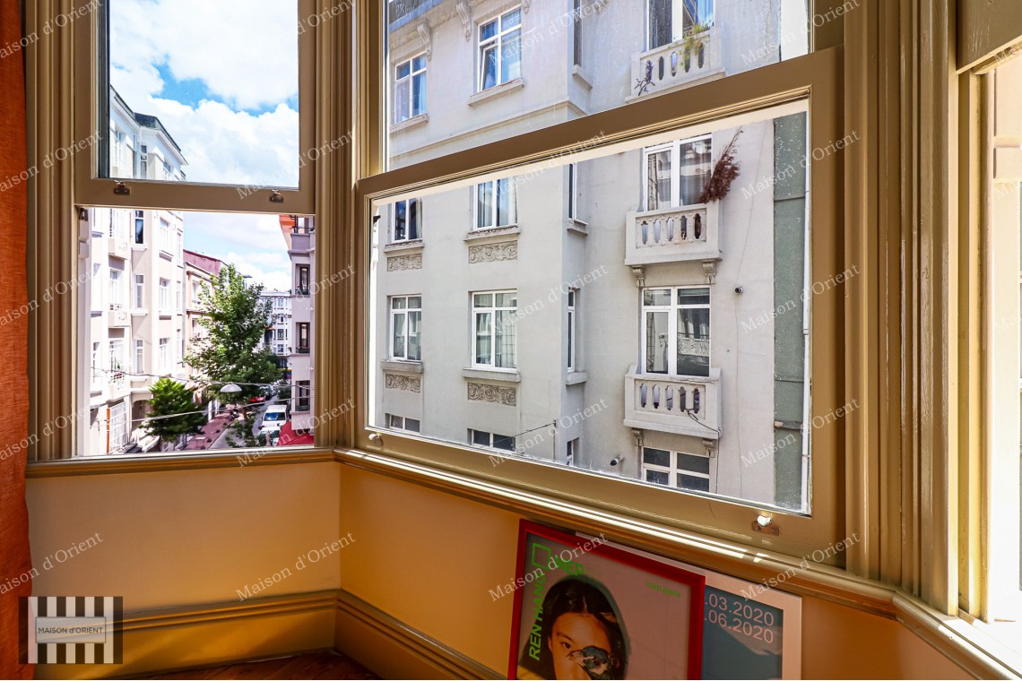 2+1 Furnished Flat for Rent in Historical Gusto Building in Cihangir 
