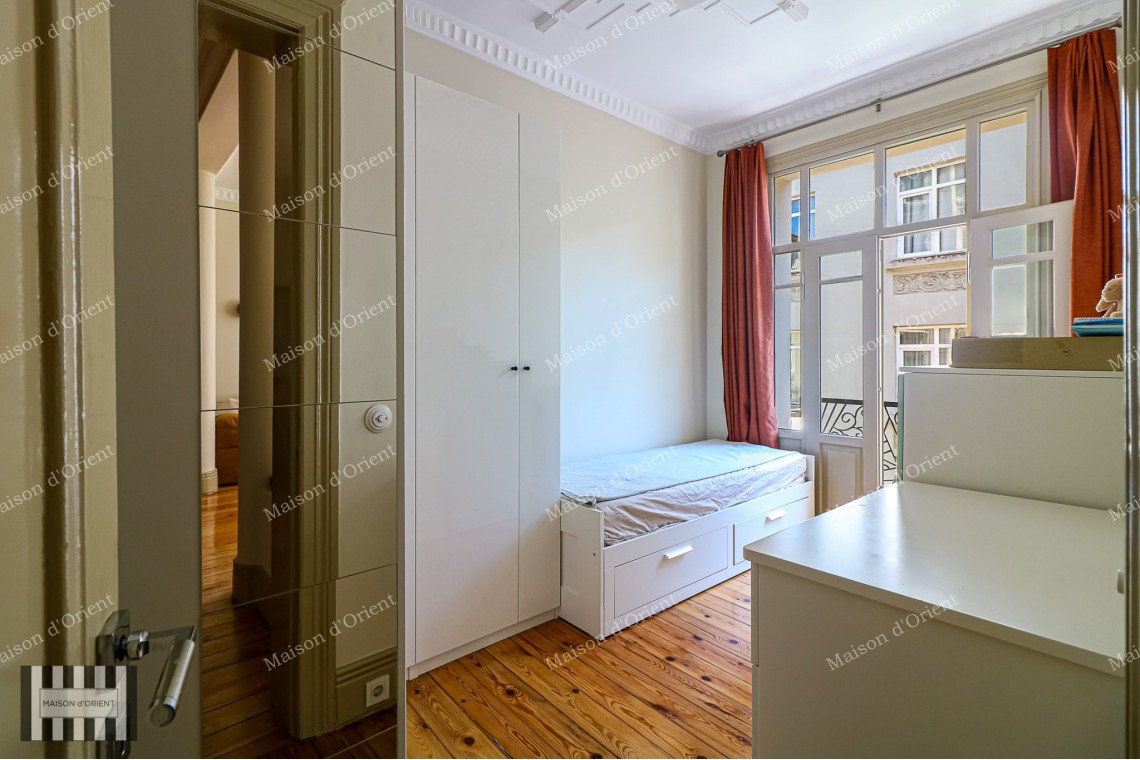 2+1 Furnished Flat for Rent in Historical Gusto Building in Cihangir 